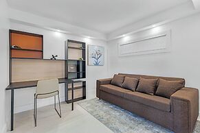 Chic Bayfront Condo With Stunning View