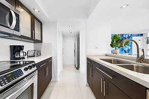 Chic Bayfront Condo With Stunning View