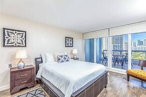 Chic Bayfront Condo With Stunning View