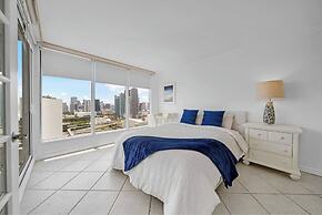 Chic Bayfront Condo With Stunning View