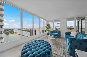 Chic Bayfront Condo With Stunning View