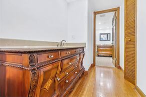 Chic Bayfront Condo With Stunning View