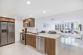 Chic Bayfront Condo With Stunning View