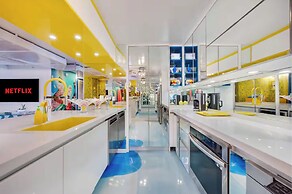 Chic Bayfront Condo With Stunning View