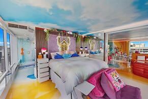 Chic Bayfront Condo With Stunning View