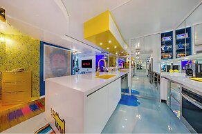 Chic Bayfront Condo With Stunning View