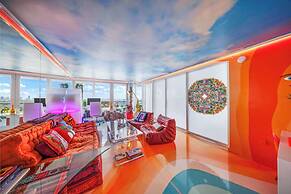 Chic Bayfront Condo With Stunning View