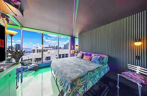 Chic Bayfront Condo With Stunning View