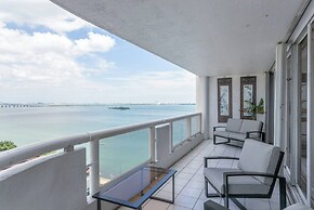 Chic Bayfront Condo With Stunning View