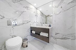 Chic Bayfront Condo With Stunning View