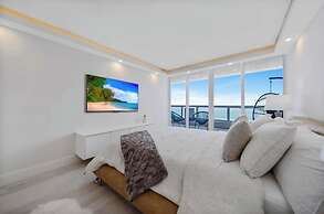 Chic Bayfront Condo With Stunning View