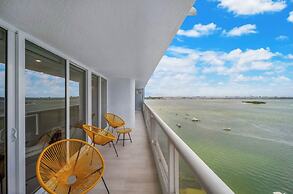 Chic Bayfront Condo With Stunning View
