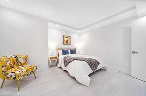 Chic Bayfront Condo With Stunning View