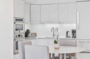 Chic Bayfront Condo With Stunning View