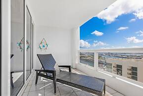 Chic Bayfront Condo With Stunning View