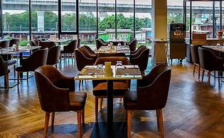 Zayn Express & Suites