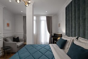 Praxitelous Luxury Suites