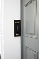 Bob W Commercial House