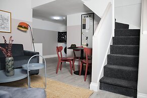 Bob W Commercial House