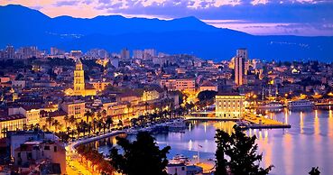 Ana Center Apartment in the Center of Split City