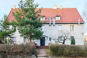 Kraszewskiego Apartment by Renters