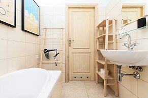 Kraszewskiego Apartment by Renters