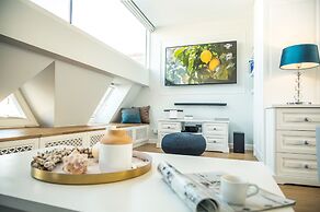 Sky and Sea Apartment by Renters