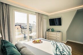 Sky and Sea Apartment by Renters