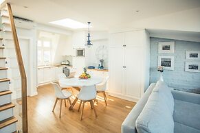 Sky and Sea Apartment by Renters