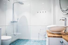 Sky and Sea Apartment by Renters