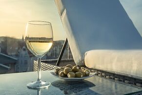 Sky and Sea Apartment by Renters