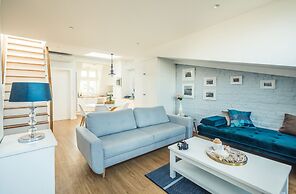 Sky and Sea Apartment by Renters