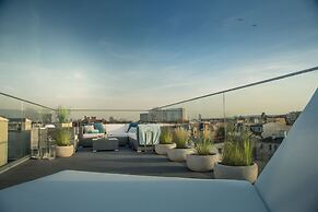 Sky and Sea Apartment by Renters