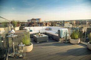 Sky and Sea Apartment by Renters