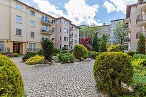 Patio Mare B8 Apartment by Renters