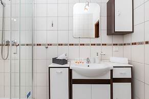 Patio Mare B8 Apartment by Renters