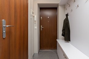 Malczewskiego Apartment by Renters