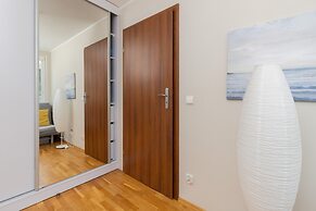 Malczewskiego Apartment by Renters