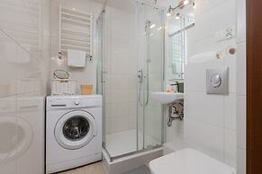 Malczewskiego Apartment by Renters