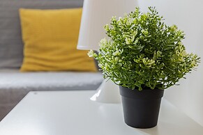 Malczewskiego Apartment by Renters