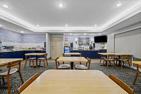 AmericInn by Wyndham International Falls