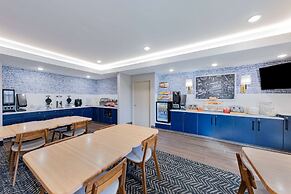 AmericInn by Wyndham International Falls