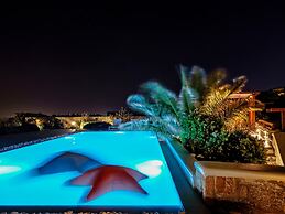 Lux Villa, 5 Master BR, Private Pool, Sunset View!