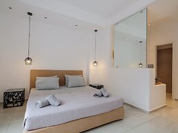 Lux Villa, 5 Master BR, Private Pool, Sunset View!