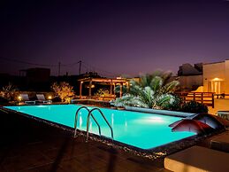 Lux Villa, 5 Master BR, Private Pool, Sunset View!