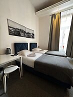 AMEN Aparthotel Curie 8