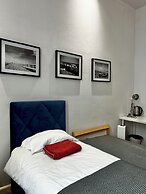 AMEN Aparthotel Curie 8