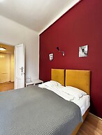 AMEN Aparthotel Curie 8