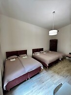 AMEN Aparthotel Curie 8