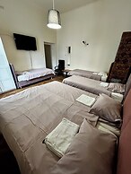 AMEN Aparthotel Curie 8